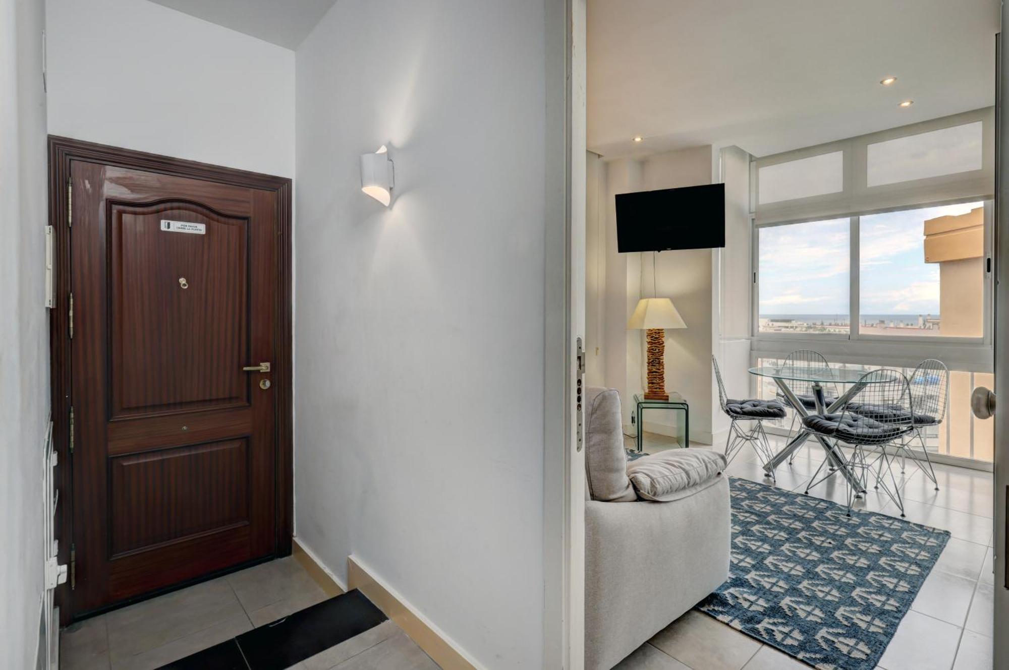 Con Vistas Y Terraza En Appartement Marbella
